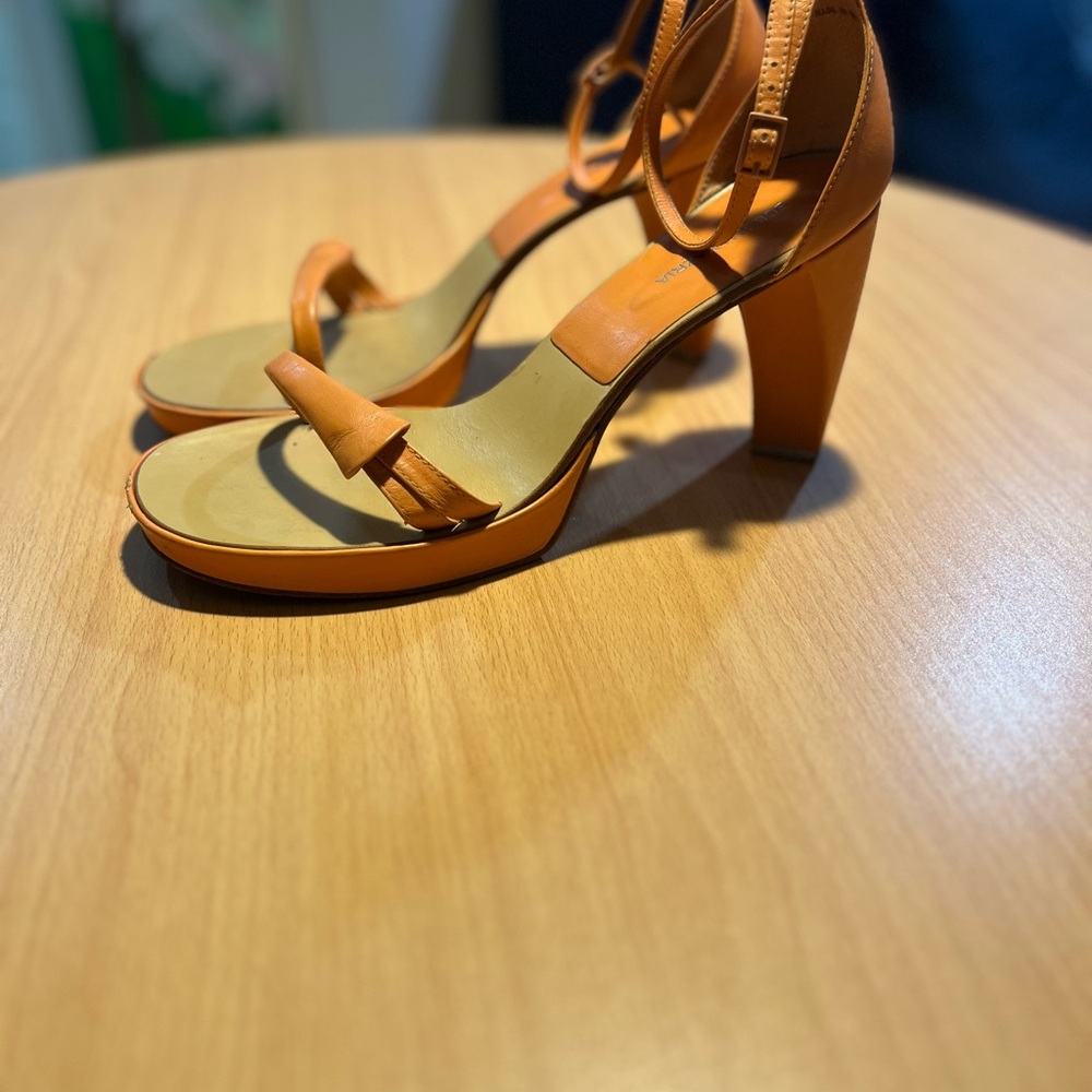 Elegant Women's Coral Heels, by BCBGMaxAzria - Picture 2 of 14